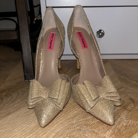 NWOB Betsey Johnson Prince D'Orsay Bow Pumps - Picture 7 of 12